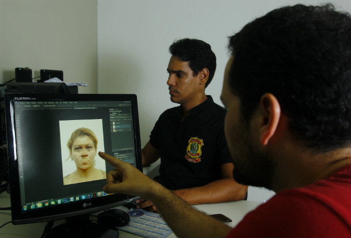 Em uma sala reservada, vítima ou testemunha relata detalhes do rosto dos suspeitos. Foto: Shilton Araujo/Esp.DP