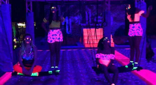 Eliana (à esq.), MC Loma e As Gêmeas Lacração em clipe para o Programa da Eliana. Crédito: SBT/Divulgação