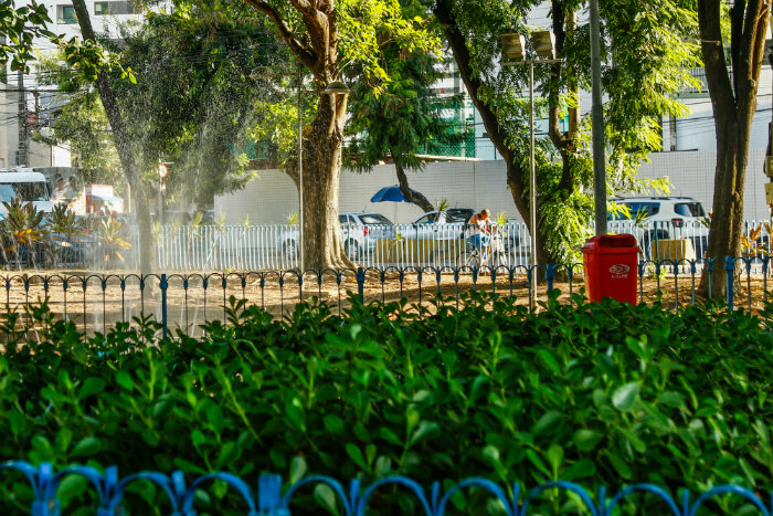 Com apoio do colégio, Praça do Rosarinho recebe manuntenção. Foto: Shilton Araújo/DP/ Com apoio do colégio, Praça do Rosarinho recebe manuntenção. Foto: Shilton Araújo/DP/
