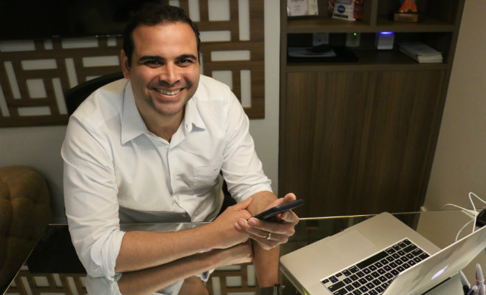 Os profissionais da medicina descobriram no Instagram, Facebook e afins uma nova maneira de exercer o objetivo maior da profissão, cuidar das pessoas. Foto: Gabriel Melo/Esp DP/Foto: Gabriel Melo/Esp DP