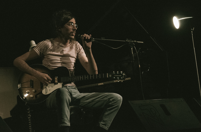 Tim Bernardes canta no show as faixas do novo CD, todas autorais, e músicas de outros artistas. Foto: Felipe Giubilei/Divulgação/ Tim Bernardes canta no show as faixas do novo CD, todas autorais, e músicas de outros artistas. Foto: Felipe Giubilei/Divulgação/