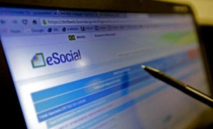 Para a emissão da guia unificada, o empregador deve acessar a página do eSocial na internet. Foto: Marcelo Camargo/Arquivo Agência Brasil/