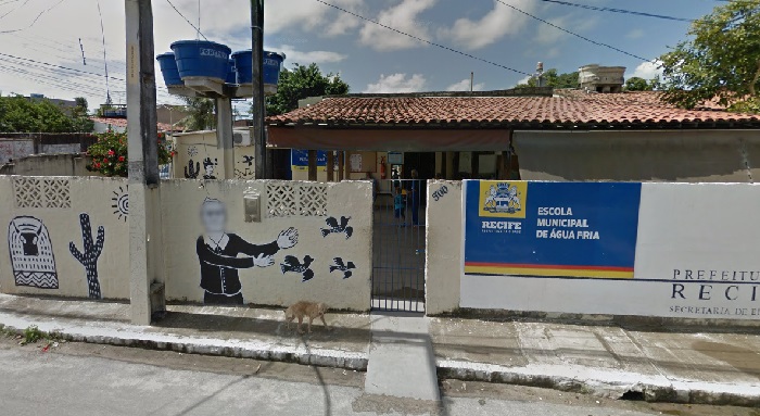 Escola Municipal de Água Fria, em Campina do Barreto, localizada na Rua dos Craveiros, 500, recebe donativos para famílias que perderam muito com alagamentos. Foto: Google Street View (Agosto/2015)/Escola Municipal de Água Fria, em Campina do Barreto, localizada na Rua dos Craveiros, 500, recebe donativos para famílias que perderam muito com alagamentos. Foto: Google Street View (Agosto/2015) Escola Municipal de Água Fria, em Campina do Barreto, localizada na Rua dos Craveiros, 500, recebe donativos para famílias que perderam muito com alagamentos. Foto: Google Street View (Agosto/2015)/Escola Municipal de Água Fria, em Campina do Barreto, localizada na Rua dos Craveiros, 500, recebe donativos para famílias que perderam muito com alagamentos. Foto: Google Street View (Agosto/2015)