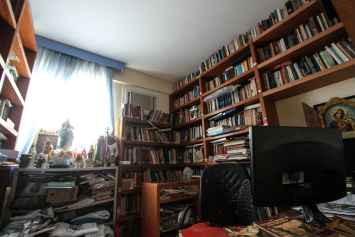 %u201CNa minha casa, os livros estavam nas cadeiras, estantes, até banheiros. Aonde eu estivesse tinha livro", diz escritor. Foto: Paulo Paiva/DP