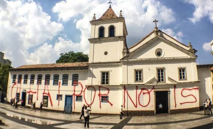 Na manh&atilde; da &uacute;ltima ter&ccedil;a-feira (10), o monumento hist&oacute;rico paulistano amanheceu pichado com a frase "Olhai por n&oacute;is" (sic). Foto: Paulo Pinto/Fotos P&uacute;blicas/