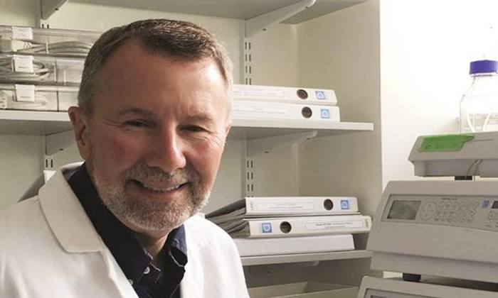"Esperamos que esse se torne um sensor de baixo custo que envie medições relevantes de glicose para o telefone ou para o relógio inteligente do usuário, alertando-o quando for preciso agir" Richard Guy, pesquisador do Departamento de Farmácia e Farmacologia da Universidade de Bath e um dos criadores do dispositivo. Foto: Arquivo Pessoal/ "Esperamos que esse se torne um sensor de baixo custo que envie medições relevantes de glicose para o telefone ou para o relógio inteligente do usuário, alertando-o quando for preciso agir" Richard Guy, pesquisador do Departamento de Farmácia e Farmacologia da Universidade de Bath e um dos criadores do dispositivo. Foto: Arquivo Pessoal/