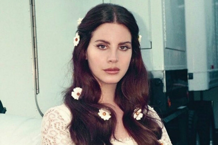 O incidente ocorreu durante uma apresentação da cantora na Bélgica. Foto: Lana Del Rey/Divulgação/