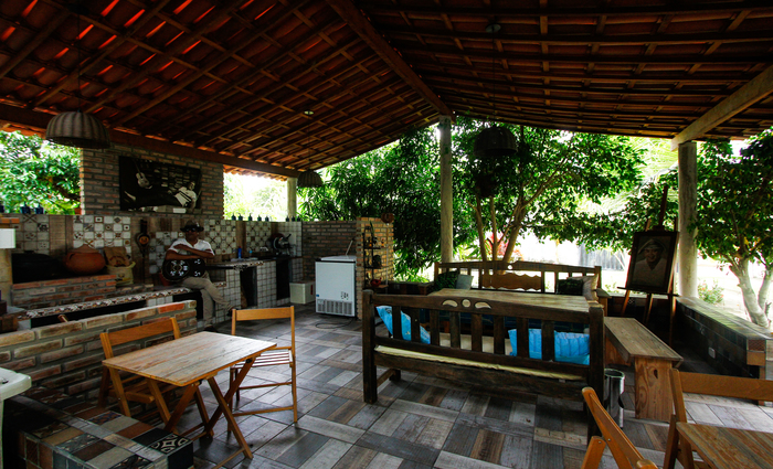 Ainda pequeno o artista aprendeu a reunir os amigos para fazer um forró pé de serra. Por ser tradição no Sertão do Pajeú, quando veio para Pernambuco, Maciel logo providenciou