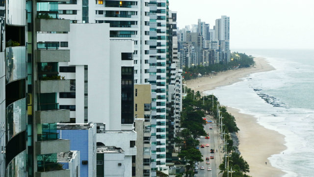 /Com oito quil&ocirc;metros de extens&atilde;o, a avenida mais cara do Recife concentra 6,4 mil im&oacute;veis residenciais. Foto: Shilton Ara&uacute;jo/DP