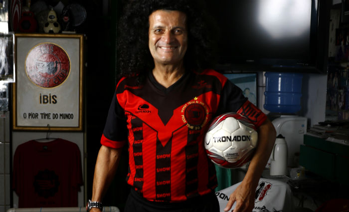 Ex-jogador do Íbis tira seu sustento do salão de beleza. Foto: marlon Diego/Esp. DP/ Ex-jogador do Íbis tira seu sustento do salão de beleza. Foto: marlon Diego/Esp. DP/