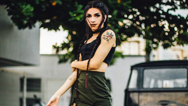 Igor Ferreira largou o curso de Turismo para investir na carreira de cantora.