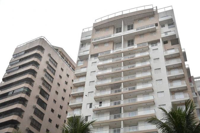 Tr&iacute;plex que seria de Lula na praia do Guaruj&aacute;, segundo acusa&ccedil;&atilde;o do MP: ex-presidente &eacute; suspeito de ter recebido o apartamento como propina. Foto: Nelson Almeida/AFP/