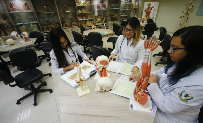 Alunos fazem treinamento e atendem a comunidade. Foto: Marlon Diego/Esp DP/