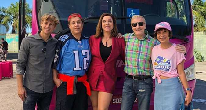 Os atores Rafael Canedo (Caquinho) , Tom Cavalcante, Marisa Orth e Katiuscia Canoro (Sunday) nos bastidores. Foto: Reprodução/Instagram/ Os atores Rafael Canedo (Caquinho) , Tom Cavalcante, Marisa Orth e Katiuscia Canoro (Sunday) nos bastidores. Foto: Reprodução/Instagram/