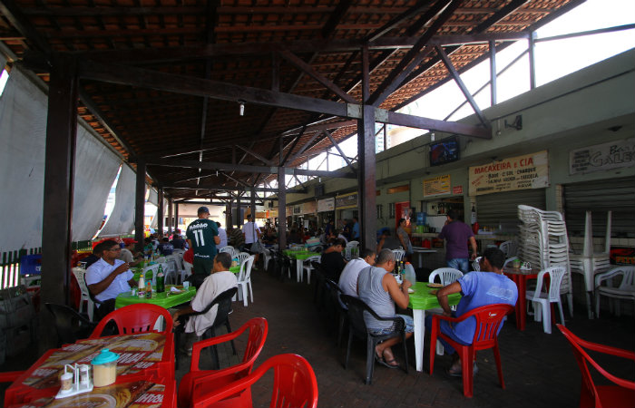 Local &eacute; ideal para comer e botar a conversa em dia. Foto: Paulo Paiva/DP/