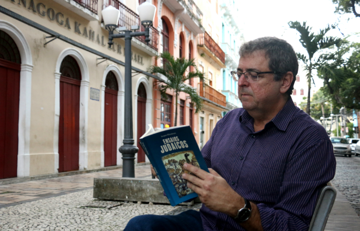 Autor de mais de 15 livros, o economista e pesquisador reúne na nova obra 38 ensaios publicados em revistas e livros ao longo de 25 anos./Foto: Gabriel Melo/Esp. DP Autor de mais de 15 livros, o economista e pesquisador reúne na nova obra 38 ensaios publicados em revistas e livros ao longo de 25 anos./Foto: Gabriel Melo/Esp. DP