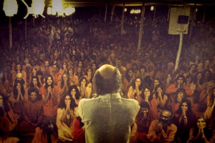 Osho e seus seguidores causaram uma s&eacute;rie de controv&eacute;rsias e originaram a s&eacute;rie Wild wild country. Foto: Netflix/Divulga&ccedil;&atilde;o/