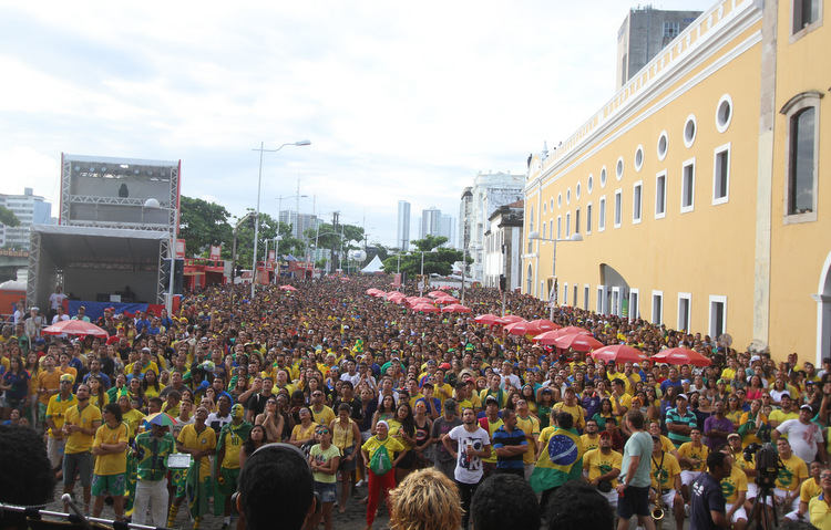 Arena da Copa &eacute; uma iniciativa da Brahma, patrocinadora oficial do Mundial, e conta com, al&eacute;m de estrutura para transmitir o jogo para multid&otilde;es, bares e shows/Nando Chiappetta / DP