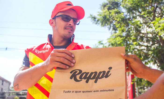 Entregadores pegam o pedido no sistema, v&atilde;o no estabelecimento e entregam. Foto: Rappi/Divulga&ccedil;&atilde;o/