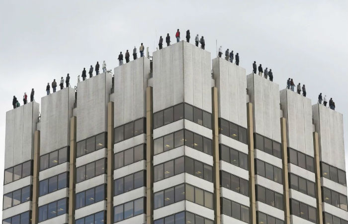 Campanha de prevenção: estátuas no alto de prédio de Londres alertam para a necessidade de estar atento ao tema
Foto: Tolga Akmen/AFP/