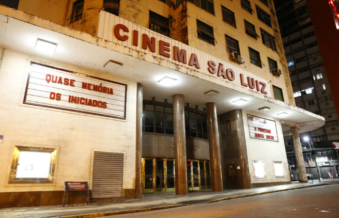 Último dos cinemas de rua em atividade no Recife, a sala às margens do rio Capibaribe segue em atividade. Foto: Paulo Paiva/DP/ Último dos cinemas de rua em atividade no Recife, a sala às margens do rio Capibaribe segue em atividade. Foto: Paulo Paiva/DP/