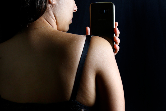 Por hora, uma m&eacute;dia de cinco mulheres brasileiras sofrem viol&ecirc;ncia na internet. Cr&eacute;dito: Marlon Diego/Esp.DP/Marlon Diego/Esp.DP