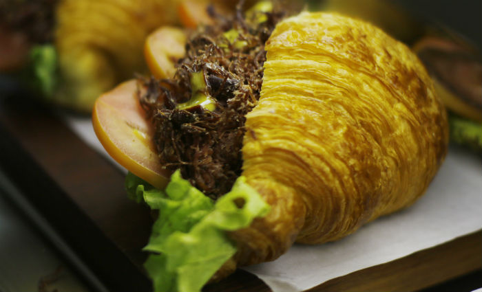 Croissant é o carro-chefe e produção mantém características artesanais. Foto: Marlon Diego/DP
