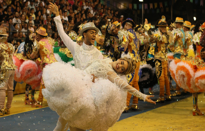 O grupo homenageou a Festa do Pau de Santo Antônio, tradicional em Barbalha, no interior do Ceará. Foto: Samuel Calado/Esp.DP