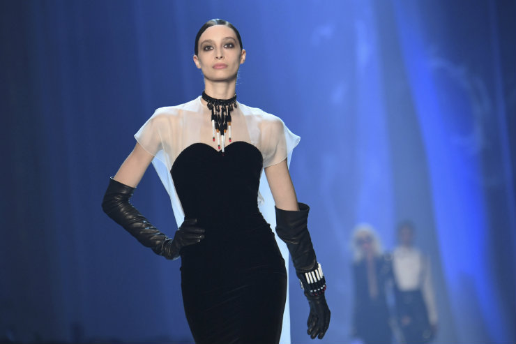 Gaultier deixou claro que o inconformismo ainda está vivo em seu trabalho criativo. Foto: Alain Jocard/AFP
