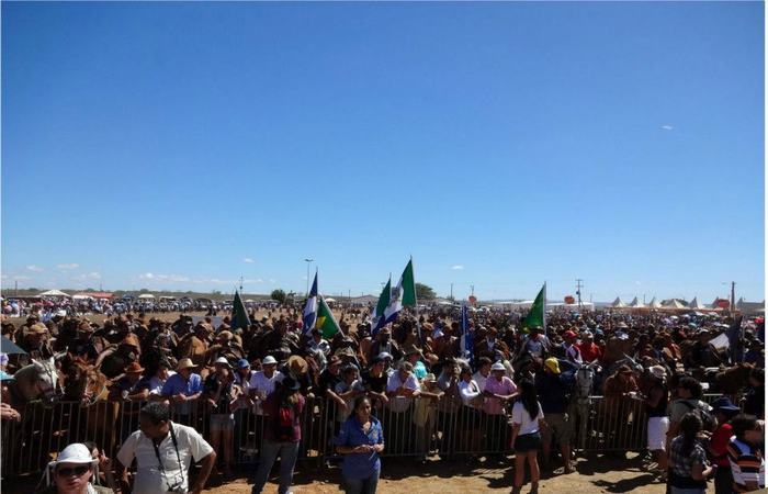 Multidão acompanha a missa, celebrada no domingo, no encerramento da festa. Foto: Divulgação