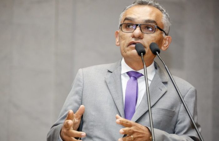Deputado desistiu da candidatura ao governo do estado e pretende concorrer a uma vaga a deputado federal. Foto: Alepe/Divulgação/