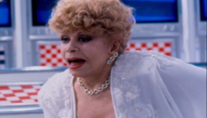 Em meio a tantos homens, Dercy se destacou como uma humorista mulher. Foto: Reprodução/TV Globo/ Em meio a tantos homens, Dercy se destacou como uma humorista mulher. Foto: Reprodução/TV Globo/