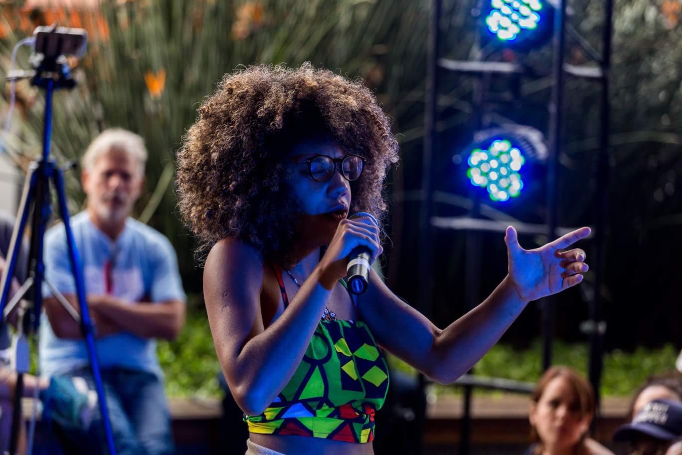 Em maio, Bell Puã concorreu no mundial SLAM POETRY, realizado em Paris. Foto: Sesc/Divulgação/ Em maio, Bell Puã concorreu no mundial SLAM POETRY, realizado em Paris. Foto: Sesc/Divulgação/