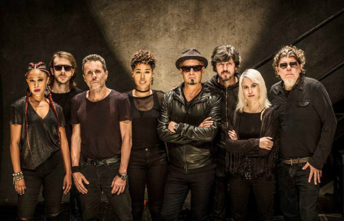 Atualmente, o grupo Tit&atilde;s roda o Brasil com o show do disco 'Doze flores amarelas' (2018), uma &oacute;pera-rock sobre tr&ecirc;s garotas sexualmente abusadas por cinco rapazes em uma festa. Foto: Facebook/Reprodu&ccedil;&atilde;o/