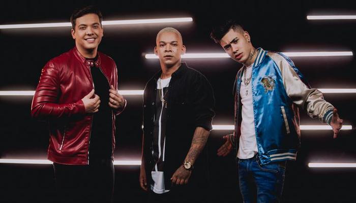 O paraibano Aldair Playboy emplacou o hit Amor falso, regravado em parceria com Wesley Safad&atilde;o e Kevinho. Foto: Som Livre/Divulga&ccedil;&atilde;o/