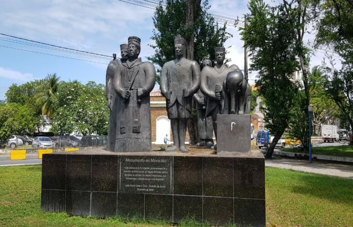 O monumento foi encontrado na manhã desta quarta-feira com sinais de vandalismo. Foto: Cortesia/WhatsApp/