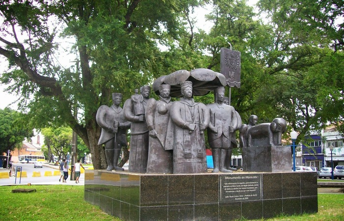 Imagem do monumento completo. Obra feita pelo artista Abelardo da Hora. Foto:Cortesia/WhatsApp