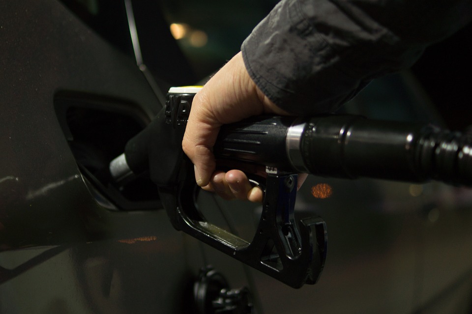 Preço médio do litro da gasolina A sem tributo nas refinarias, que entra em vigor nesta sexta-feira (3), será de R$ 1,9465. Foto: Reprodução/Pixabay