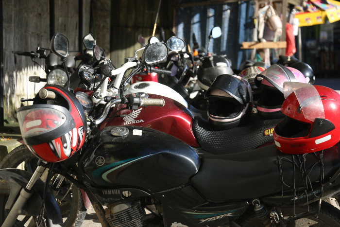 Mototaxistas se converteram em opção diante da má qualidade do transporte público. Crédito: Gabriel Melo/Esp. DP