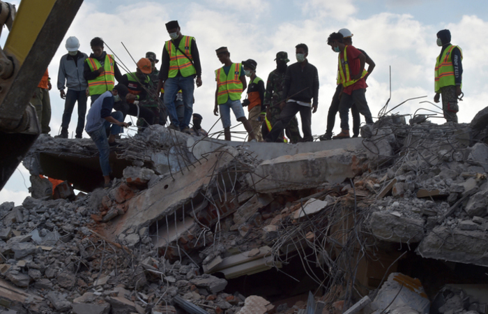 O terremoto de domingo, de 6,9 graus de magnitude, deixou 105 mortos e destruiu milhares de edifícios. Foto: ADEK BERRY / AFP/ O terremoto de domingo, de 6,9 graus de magnitude, deixou 105 mortos e destruiu milhares de edifícios. Foto: ADEK BERRY / AFP/