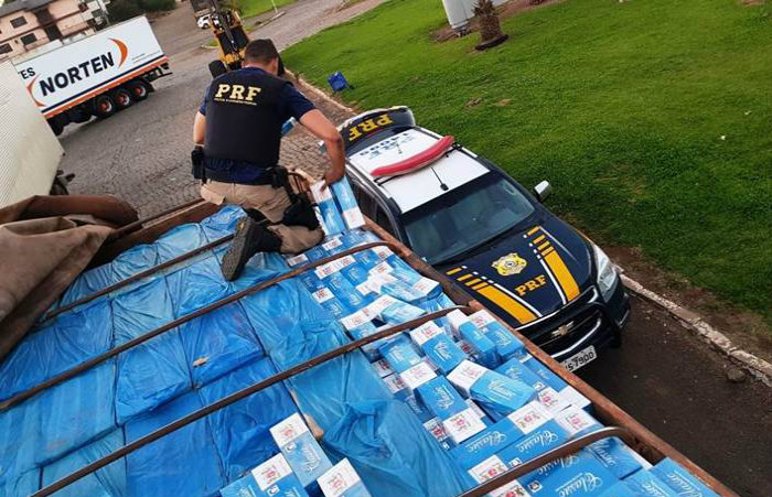 Polícia Rodoviária Federal apreendeu em Pernambuco 1,18 milhão de maços de cigarros contrabandeados. Foto: Divulgação