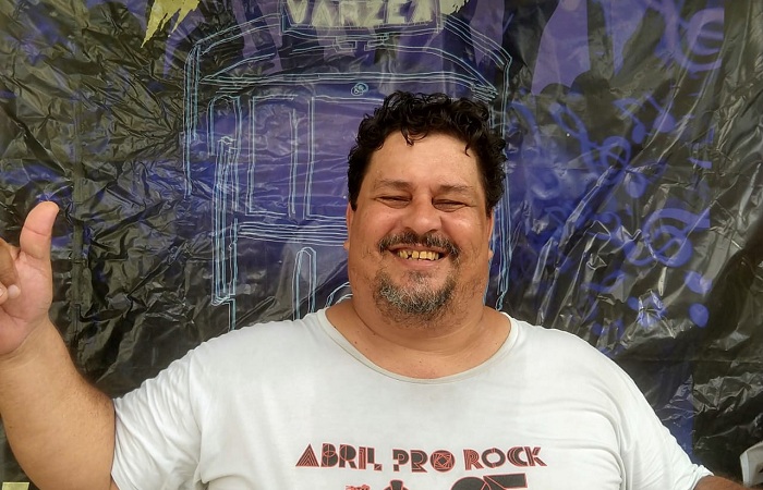 Betão gosta de contar as histórias do bairro para os visitantes. Foto: Arquivo Pessoal