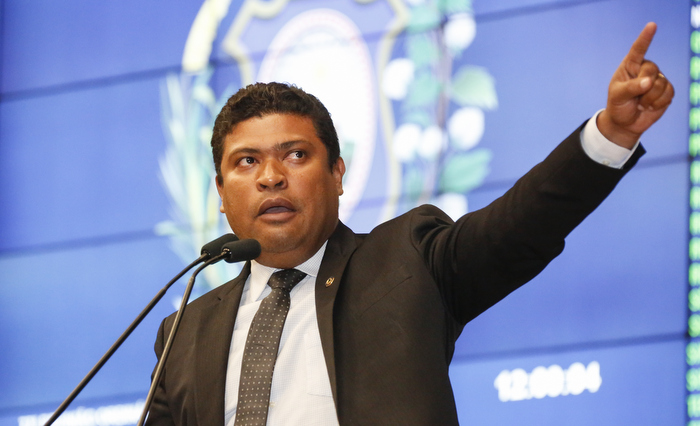 Deputado Joel da Harpa é a favor da redução da maioridade penal de 18 para 16 anos. Foto: Roberto Soares/Alepe