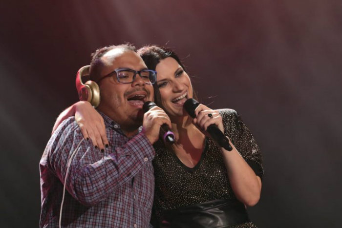 O alagoano Gustavo subiu ao palco para cantar Se Fue. Foto: Luiz Fabiano/Divulga&ccedil;&atilde;o/