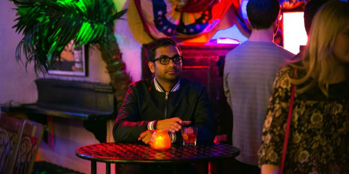 Ansari levou o Globo de Ouro de 2018 como melhor ator em série de comédia. Foto: Netflix/Divulgação./ Ansari levou o Globo de Ouro de 2018 como melhor ator em série de comédia. Foto: Netflix/Divulgação./