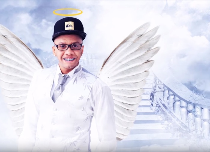 Artista faleceu no domingo 19 de agosto, por complicações de um câncer de fígado. Foto: YouTube/Reprodução