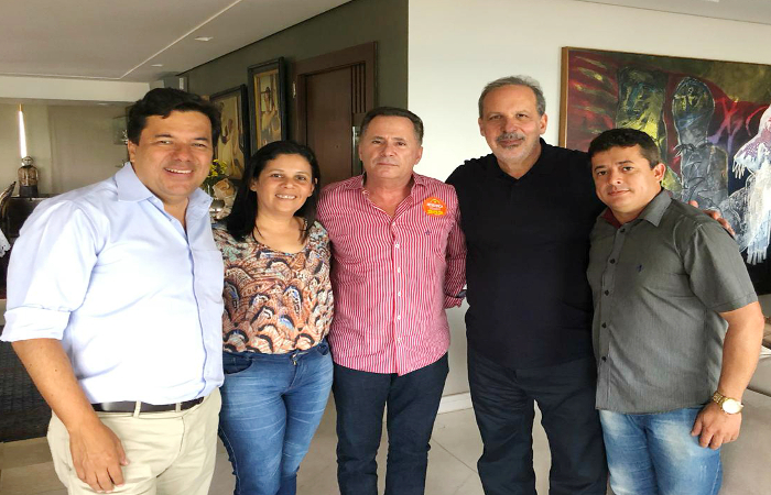 Joelma Campos e Sérgio Miranda entre Mendonça Filho e Armando Monteiro. Foto: Divulgação/ Joelma Campos e Sérgio Miranda entre Mendonça Filho e Armando Monteiro. Foto: Divulgação/