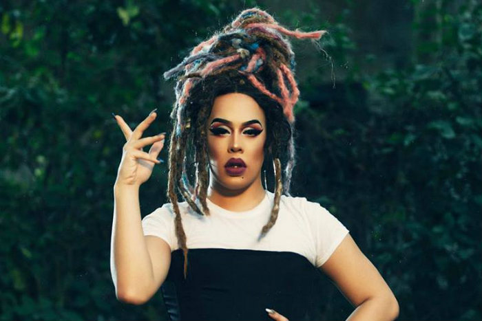 A drag queen está no meio artístico desde a infância./Foto: Facebook/Reprodução A drag queen está no meio artístico desde a infância./Foto: Facebook/Reprodução