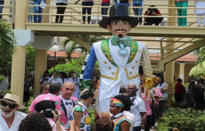 Homem da Meia-Noite visitando o Hospital de Câncer de Pernambuco. Foto: Reprodução/Instagram