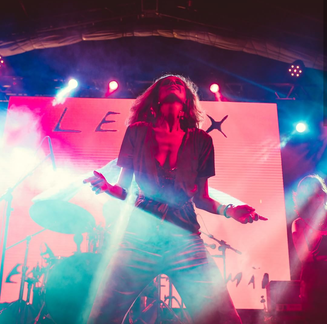 A carioca Letrux foi a última atração antes dos DJs que fecharam a noite - Foto: Salamandrine/ I Hate Flash